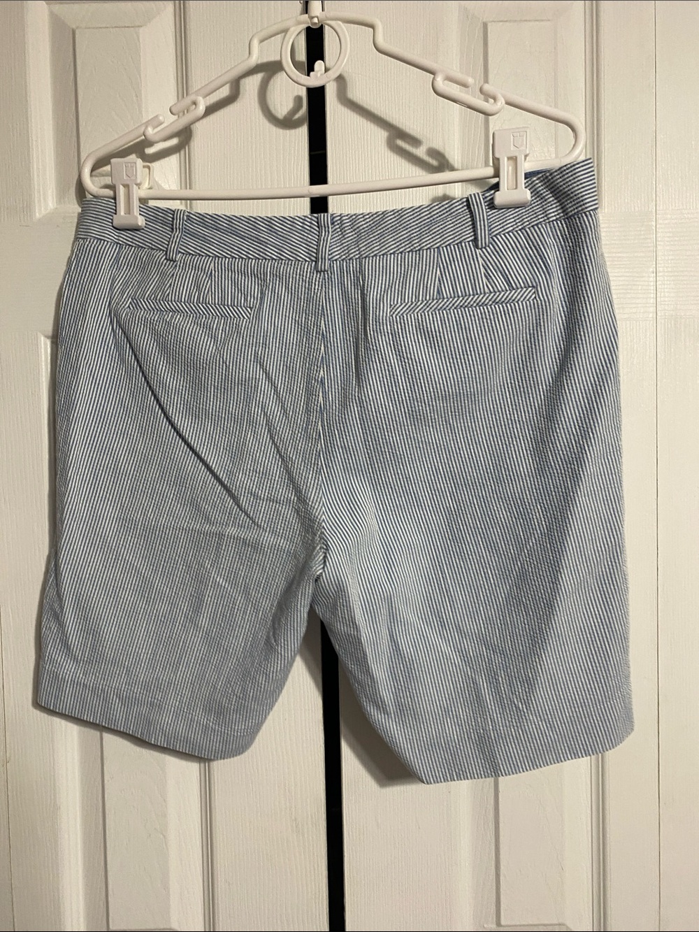 Talbots classic walking Bermuda blue & white seersucker shorts size 14P - Picture 7 of 11